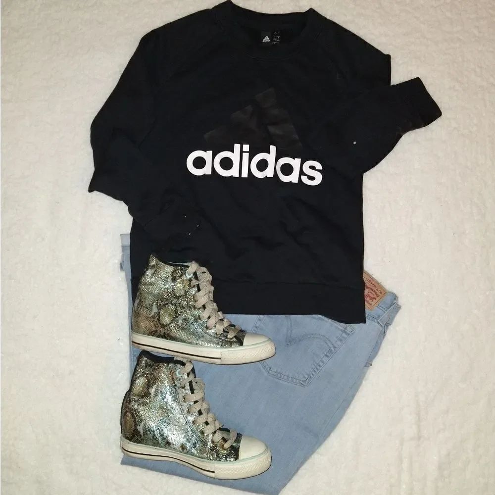 ⬇️⬇️⬇️Adidas Black Sweatshirt